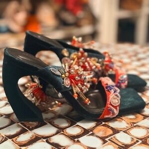 Azalea Wang NWT Chic Embellished Women's Heels Dark green